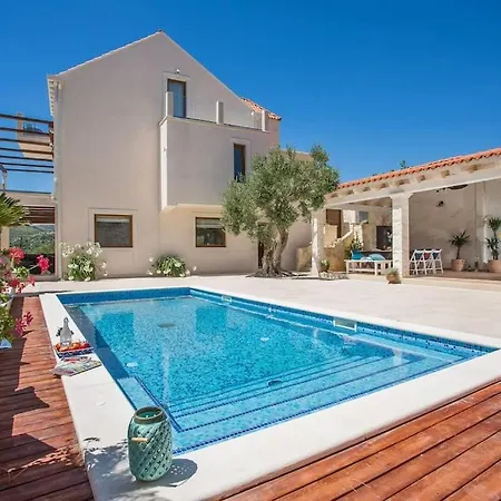 Superb With Private Pool *