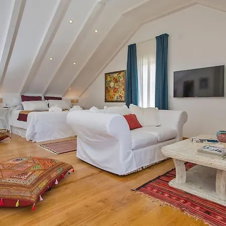 Superb With Private Pool Апартаменты *